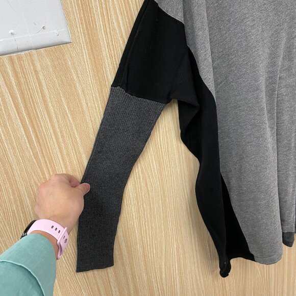 CAbi Gray Colorblock Sweater Size Small - Picture 3 of 5